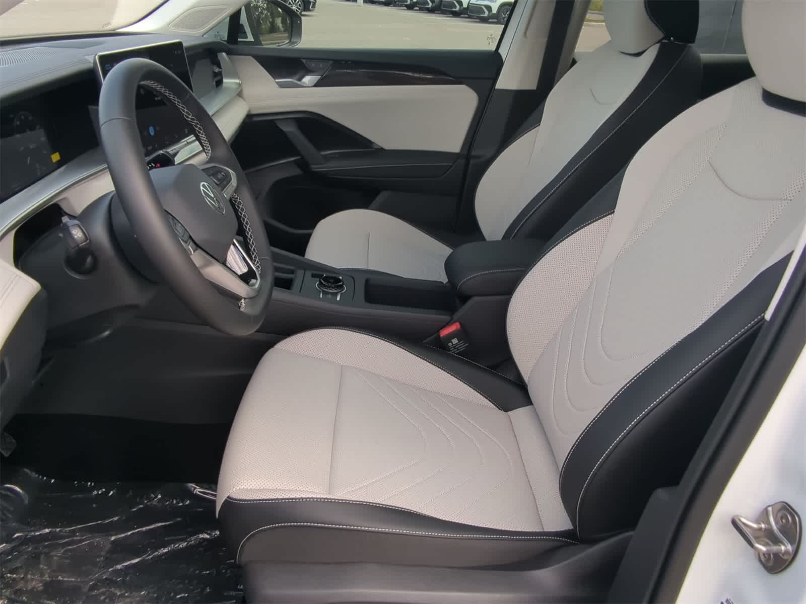 Thumbnail: 2025 Volkswagen Tiguan - 17