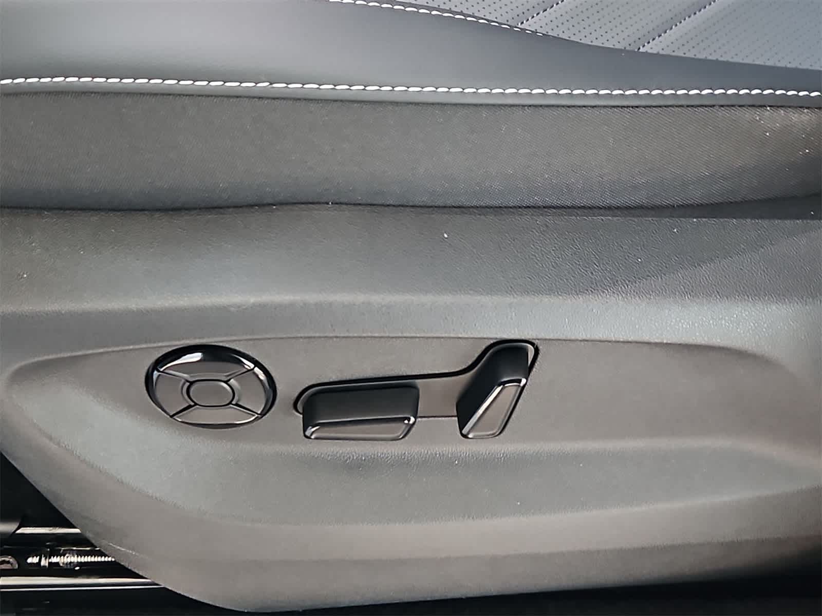 Thumbnail: 2025 Volkswagen Tiguan - 18