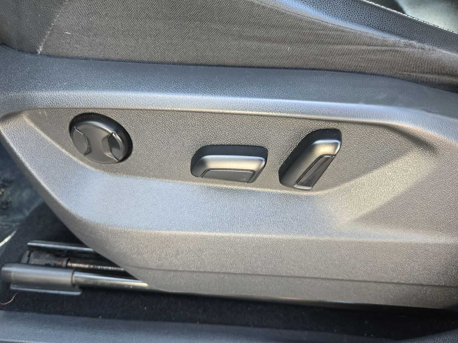 Thumbnail: 2018 Volkswagen Tiguan - 17