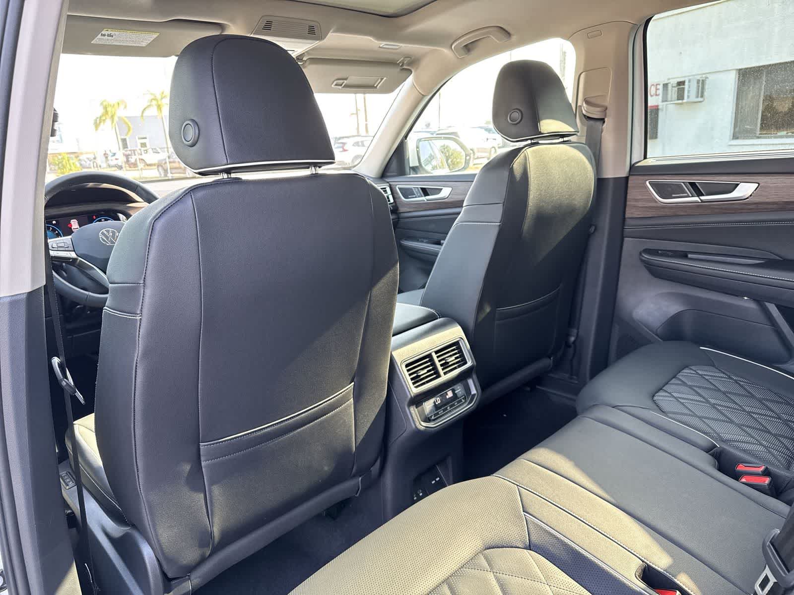 Thumbnail: 2026 Volkswagen Atlas - 17