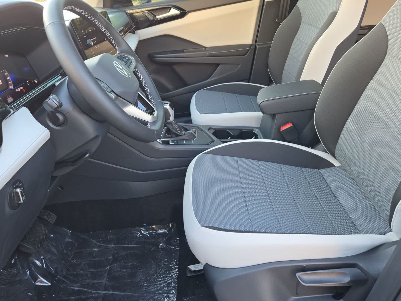 Thumbnail: 2025 Volkswagen Taos - 17