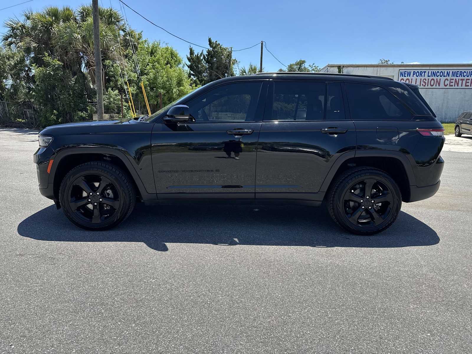 Thumbnail: 2023 Jeep Grand Cherokee - 3