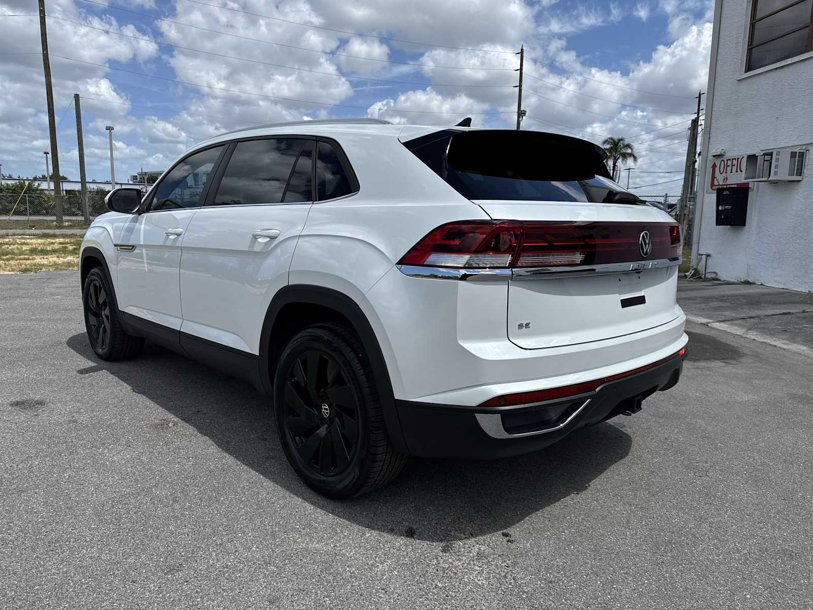 Thumbnail: 2026 Volkswagen Atlas - 12