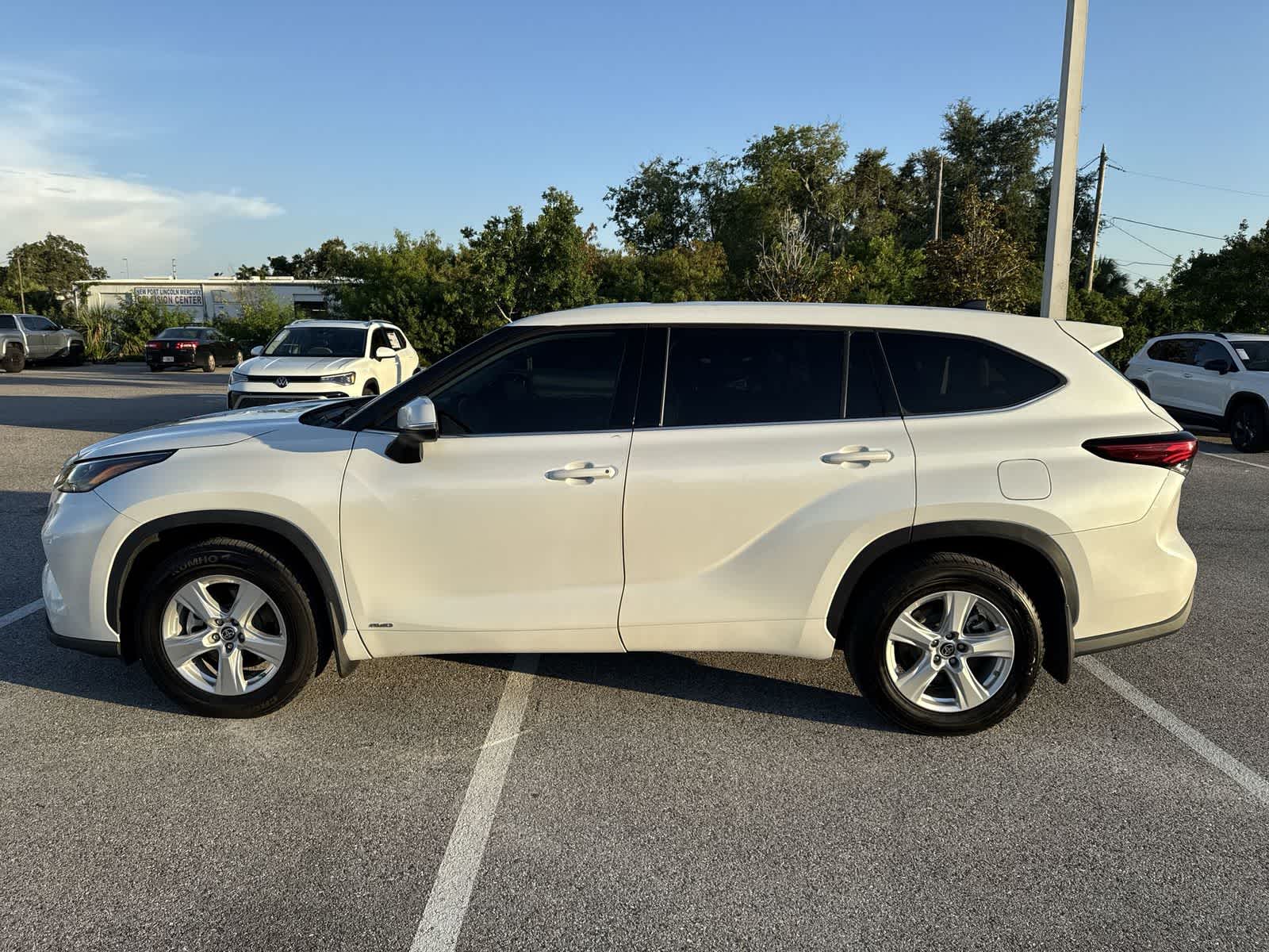Thumbnail: 2022 Toyota Highlander - 10