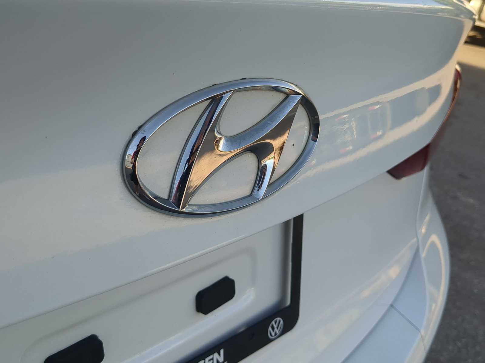 Thumbnail: 2017 Hyundai Elantra - 12