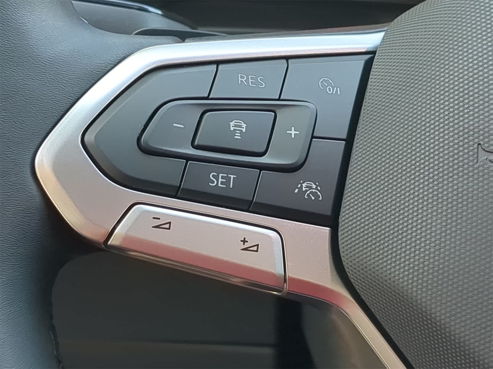 Thumbnail: 2025 Volkswagen Atlas - 24