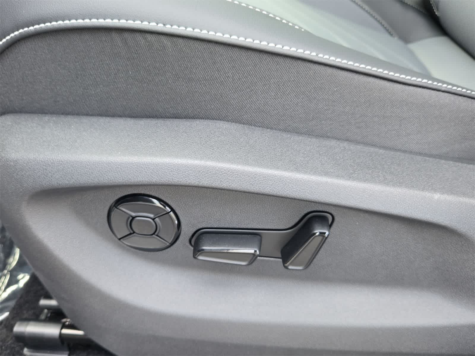 Thumbnail: 2025 Volkswagen Tiguan - 18