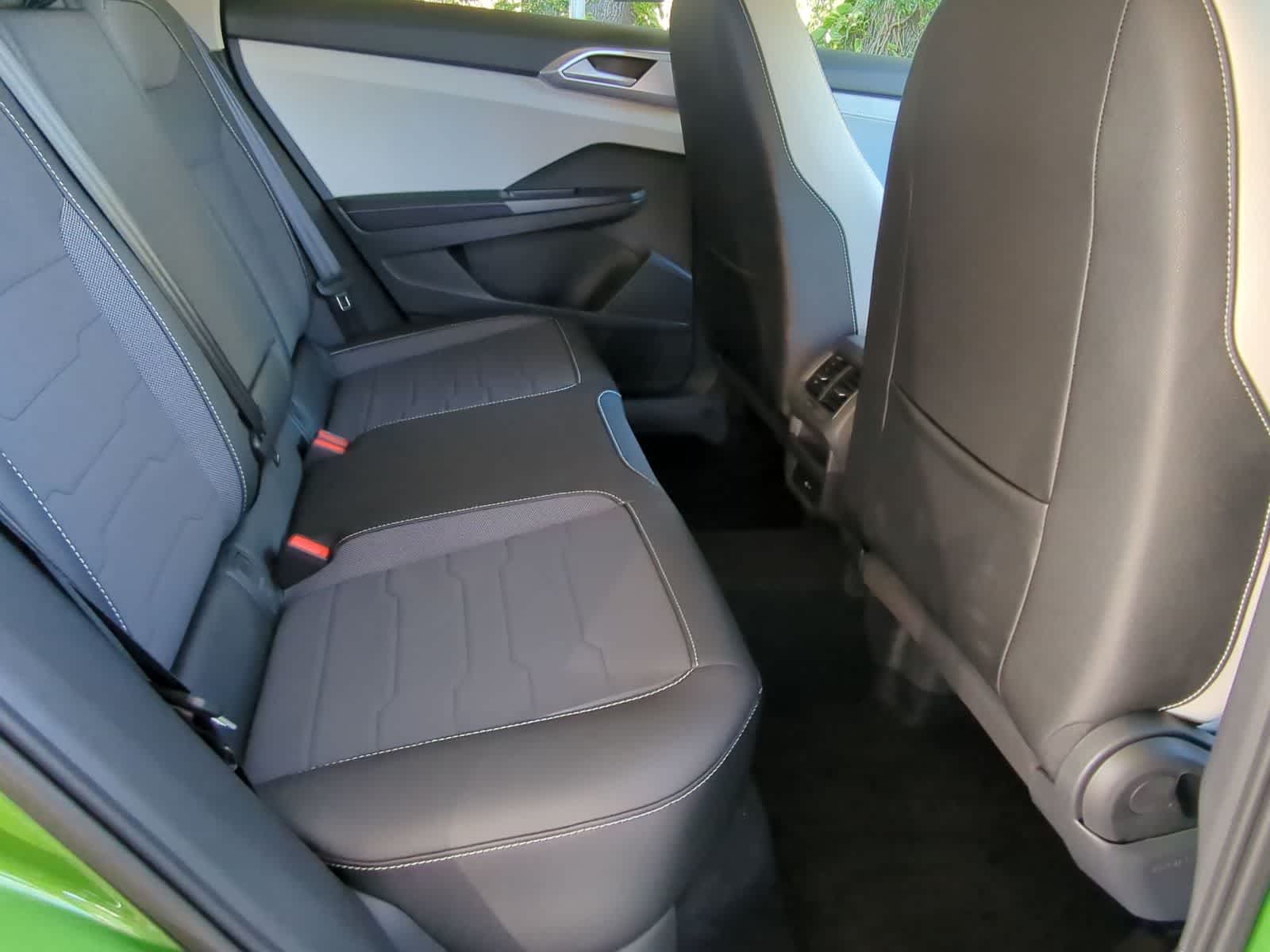 Thumbnail: 2025 Volkswagen Taos - 20