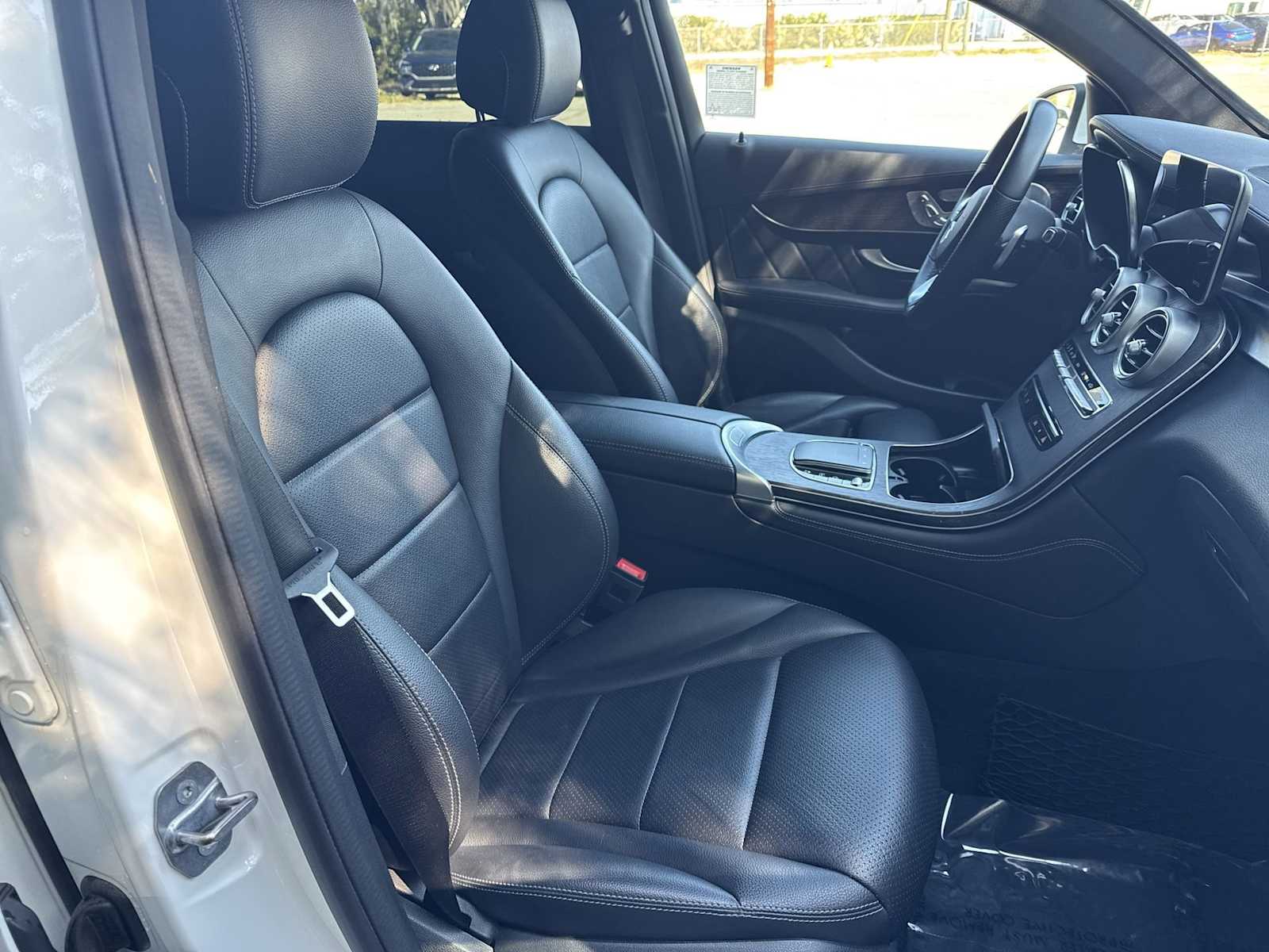 Thumbnail: 2020 Mercedes-Benz GLC - 20