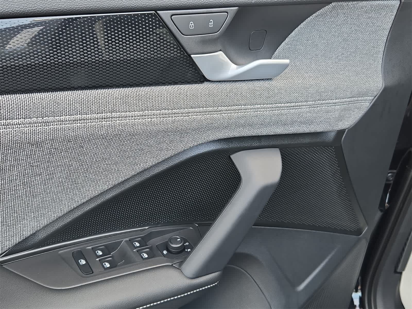 Thumbnail: 2025 Volkswagen Tiguan - 35