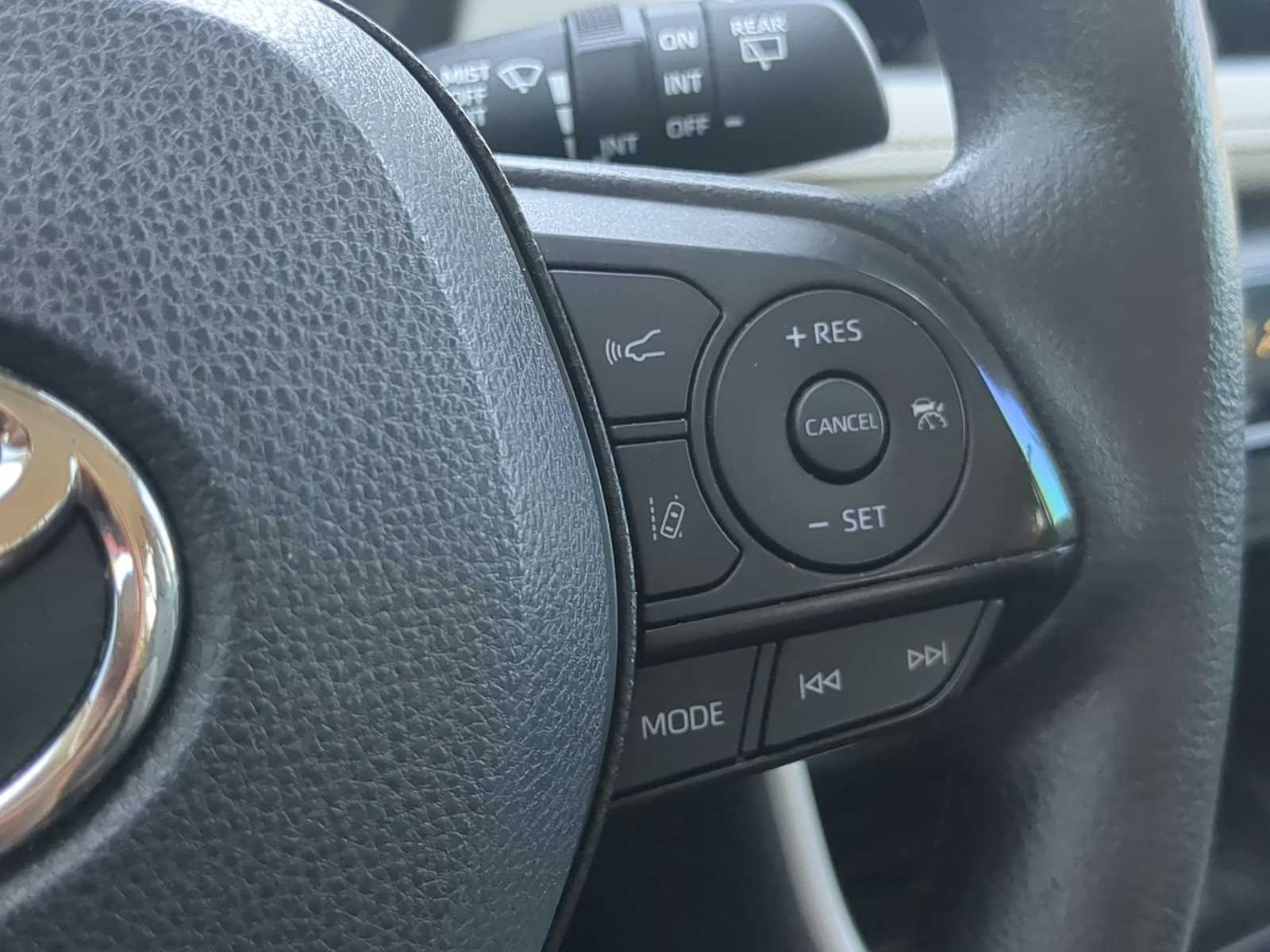 Thumbnail: 2022 Toyota RAV4 - 25