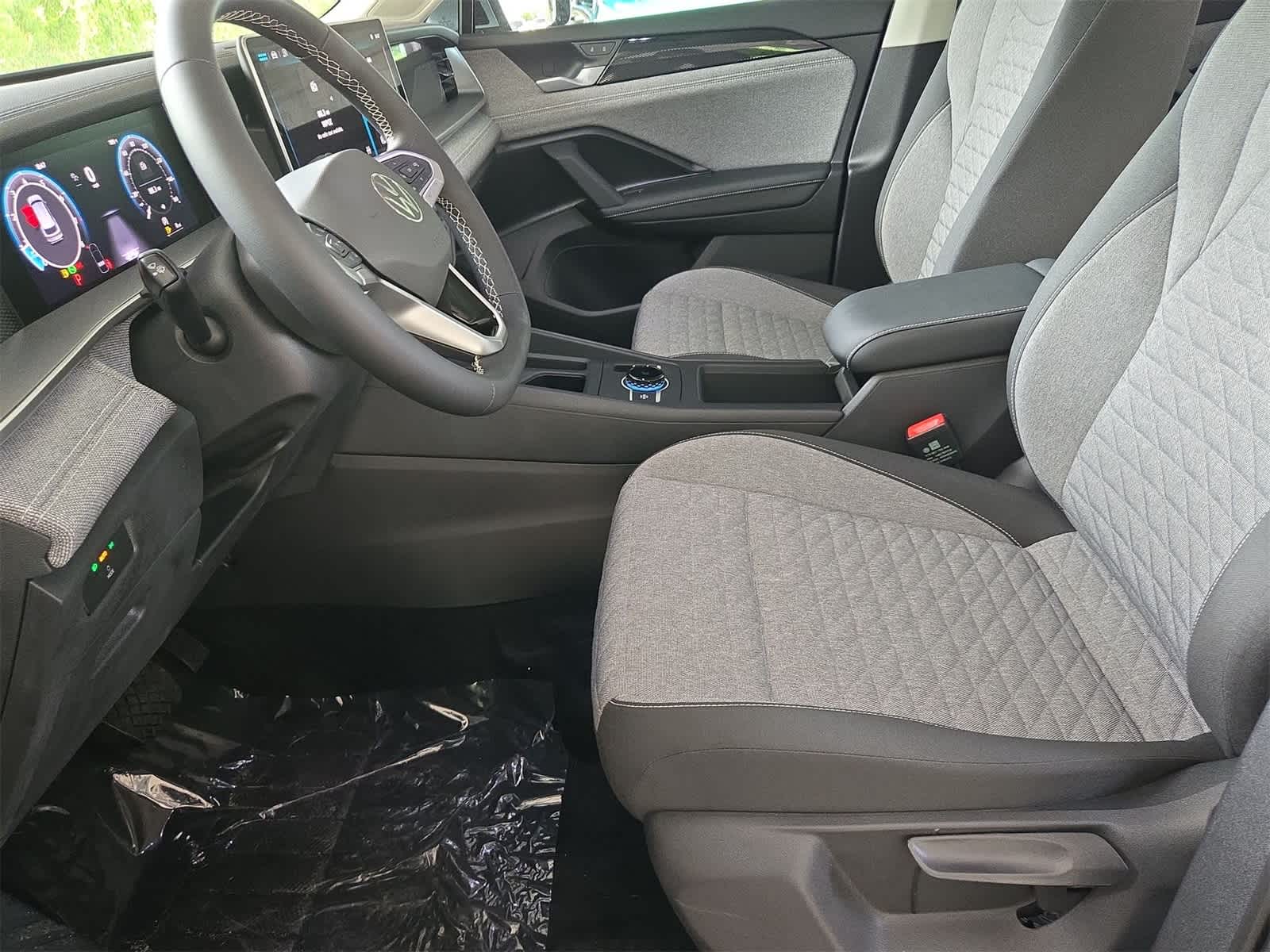 Thumbnail: 2025 Volkswagen Tiguan - 17