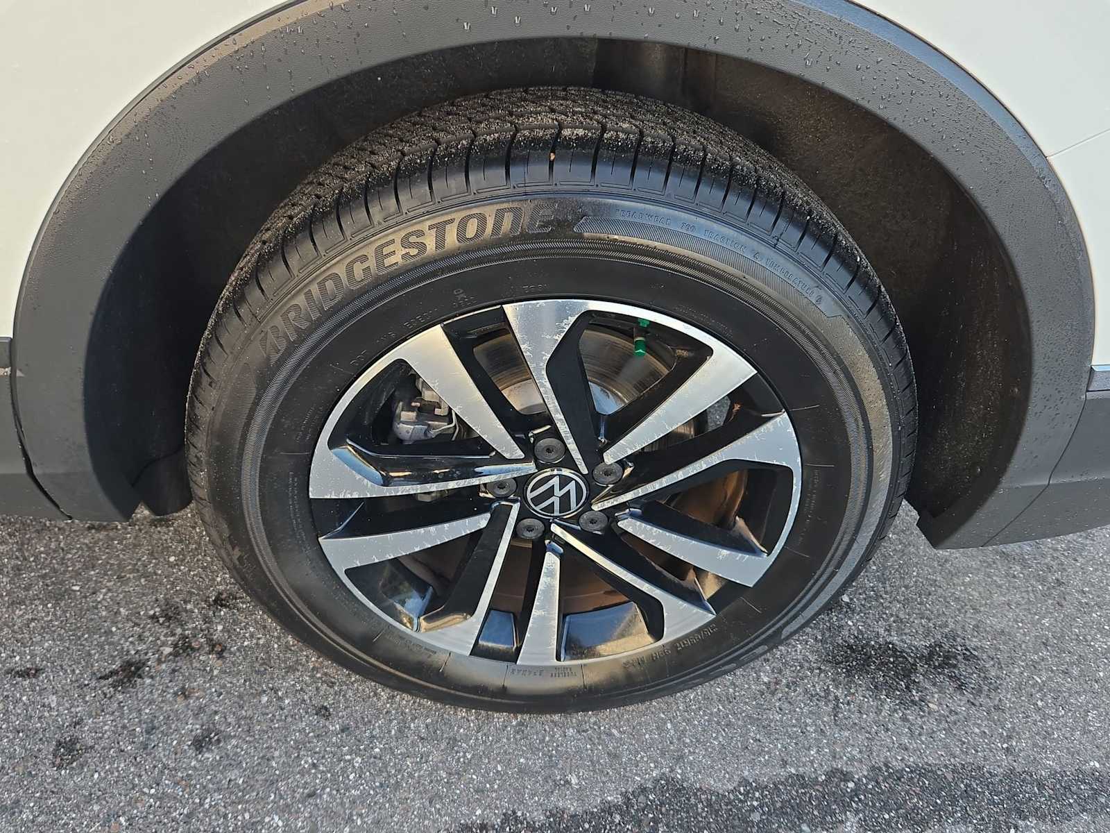 Thumbnail: 2023 Volkswagen Tiguan - 14