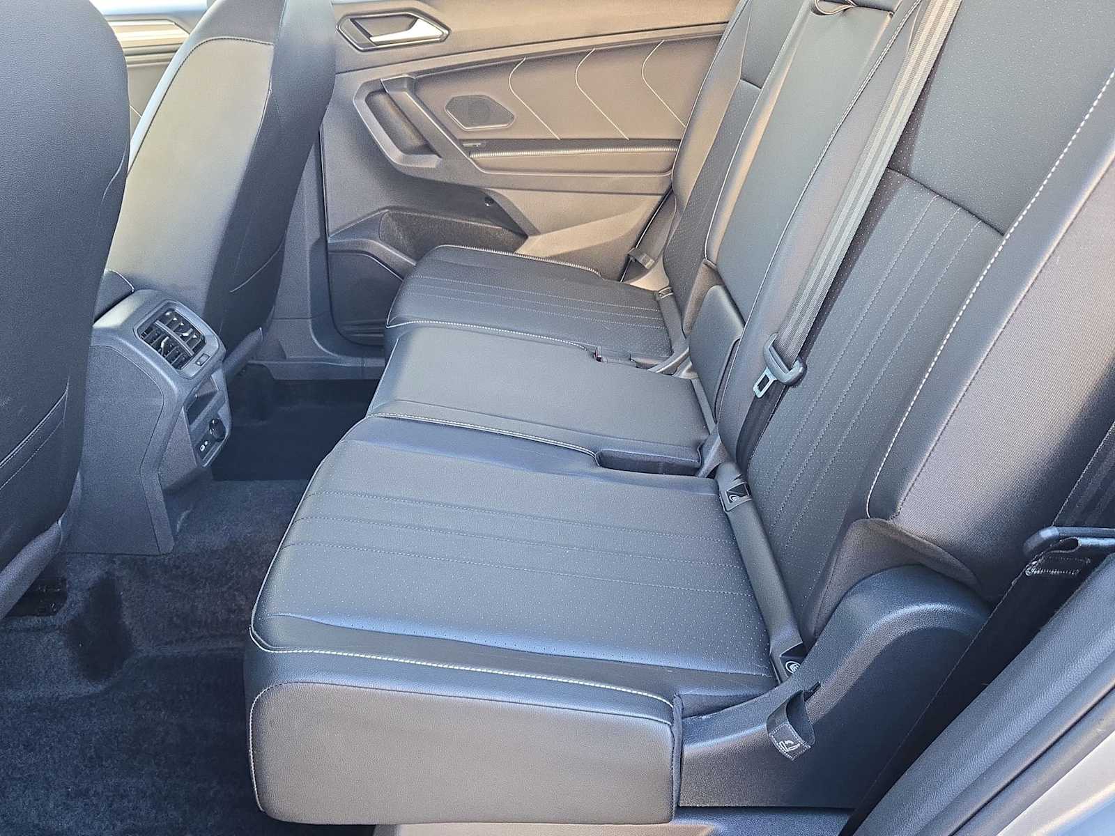 Thumbnail: 2023 Volkswagen Tiguan - 25