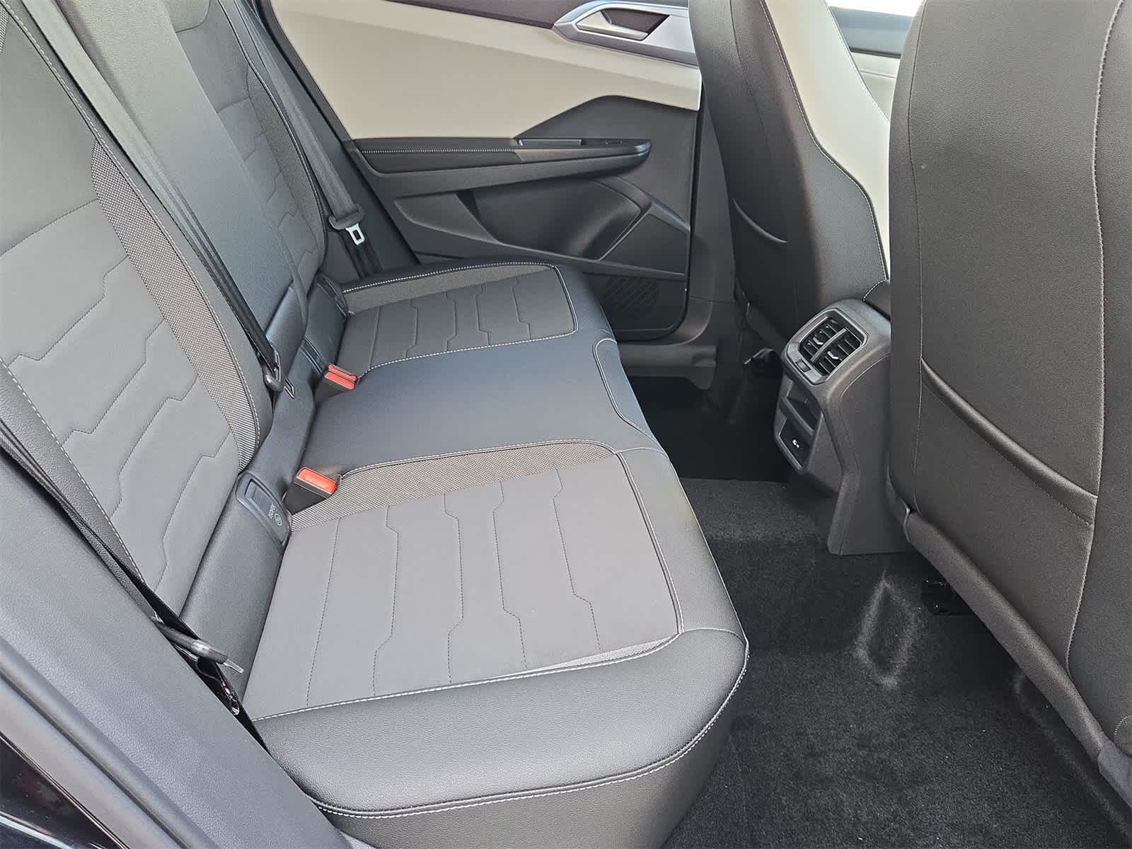 Thumbnail: 2025 Volkswagen Taos - 20