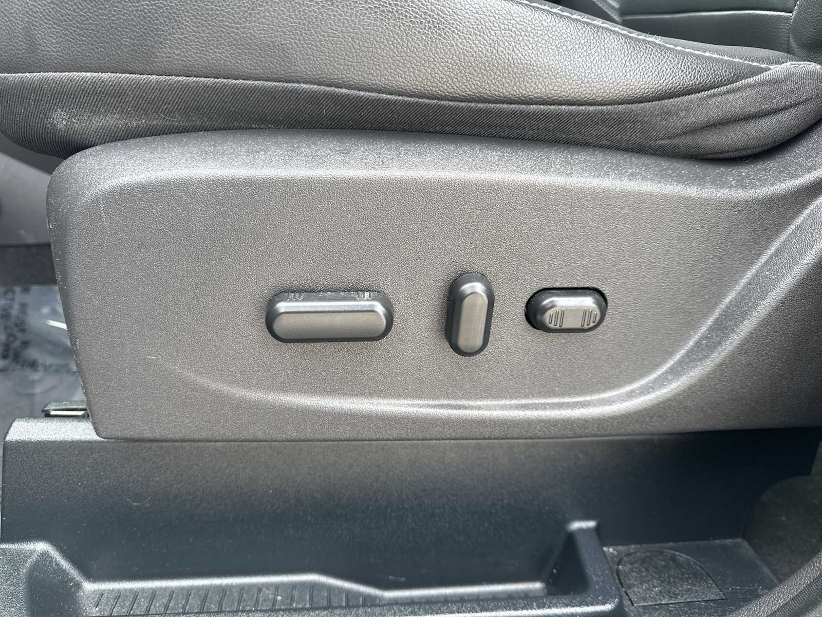 Thumbnail: 2016 Ford Escape - 17