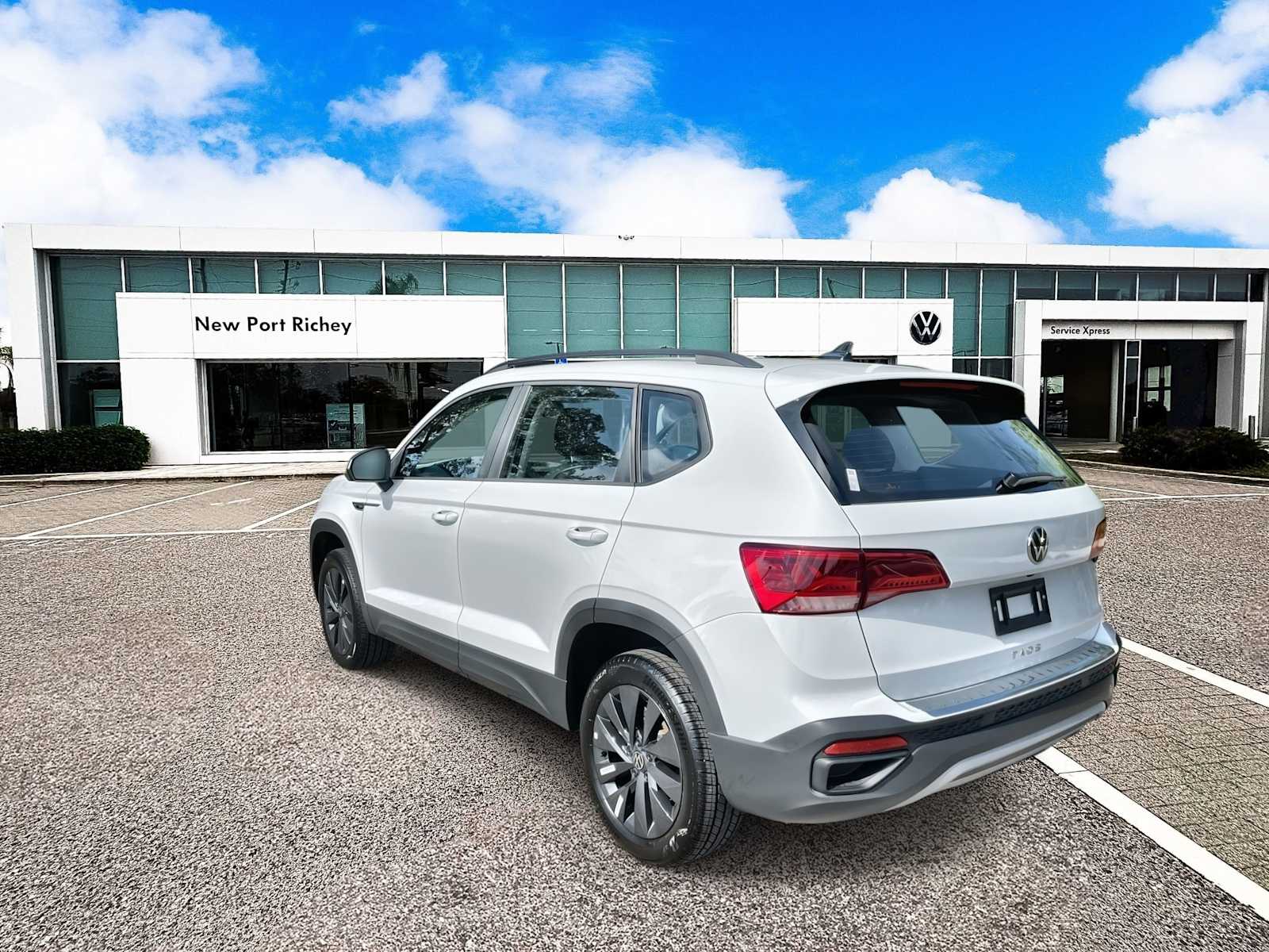 Thumbnail: 2023 Volkswagen Taos - 4