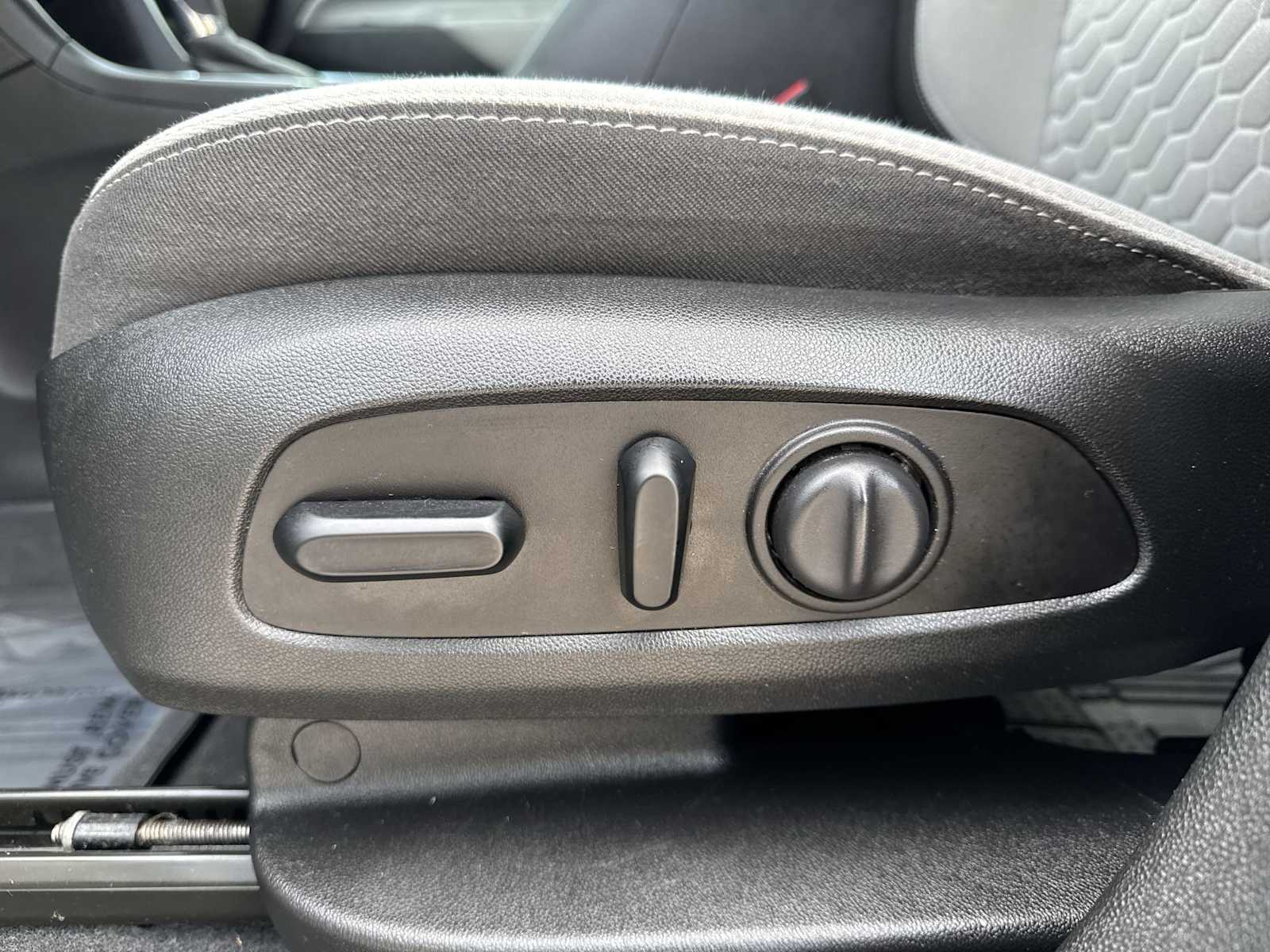 Thumbnail: 2020 Chevrolet Equinox - 17