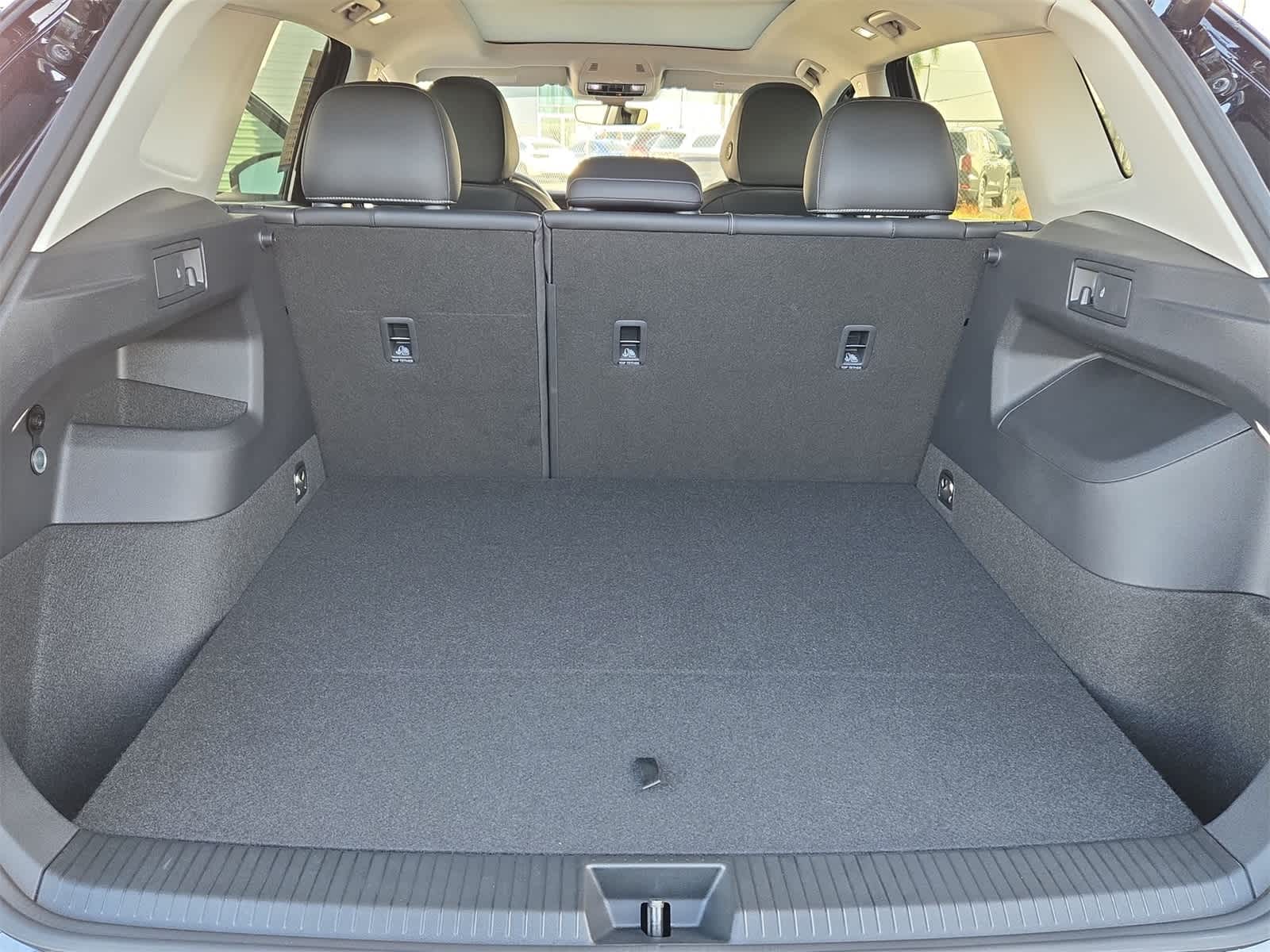 Thumbnail: 2025 Volkswagen Tiguan - 32