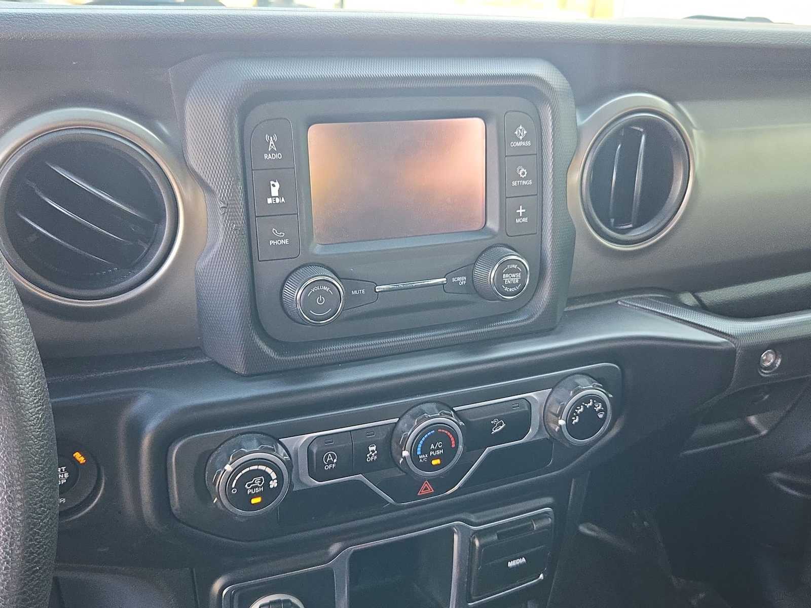 Thumbnail: 2019 Jeep Wrangler - 24