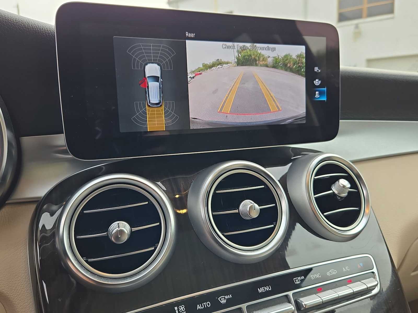 Thumbnail: 2022 Mercedes-Benz GLC - 26