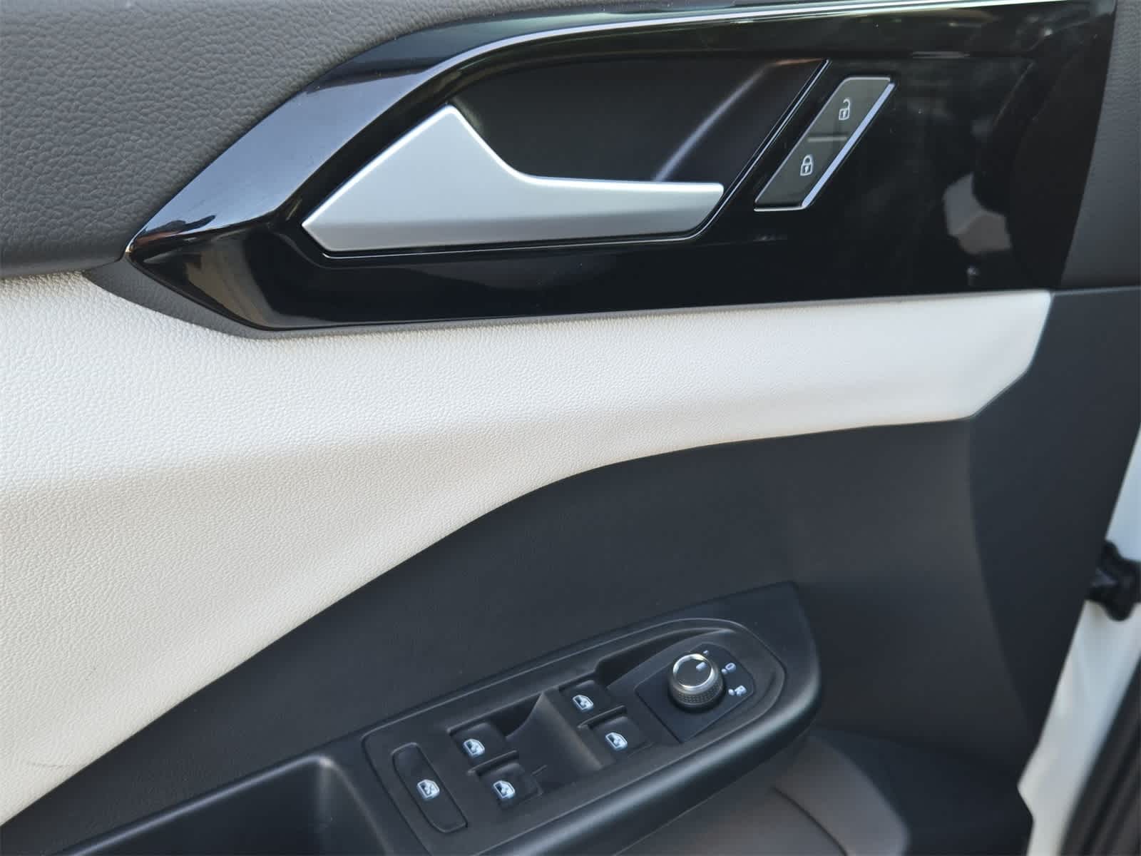 Thumbnail: 2025 Volkswagen Taos - 34