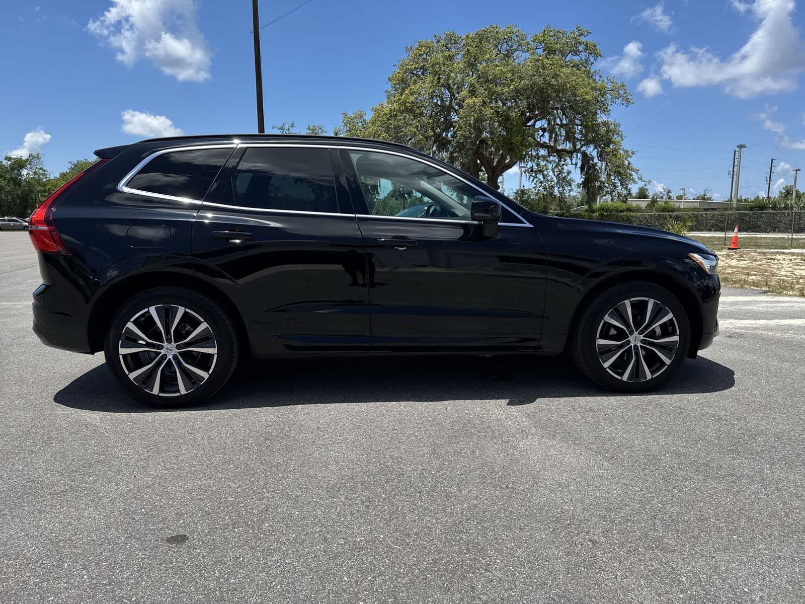 Thumbnail: 2022 Volvo XC60 - 9