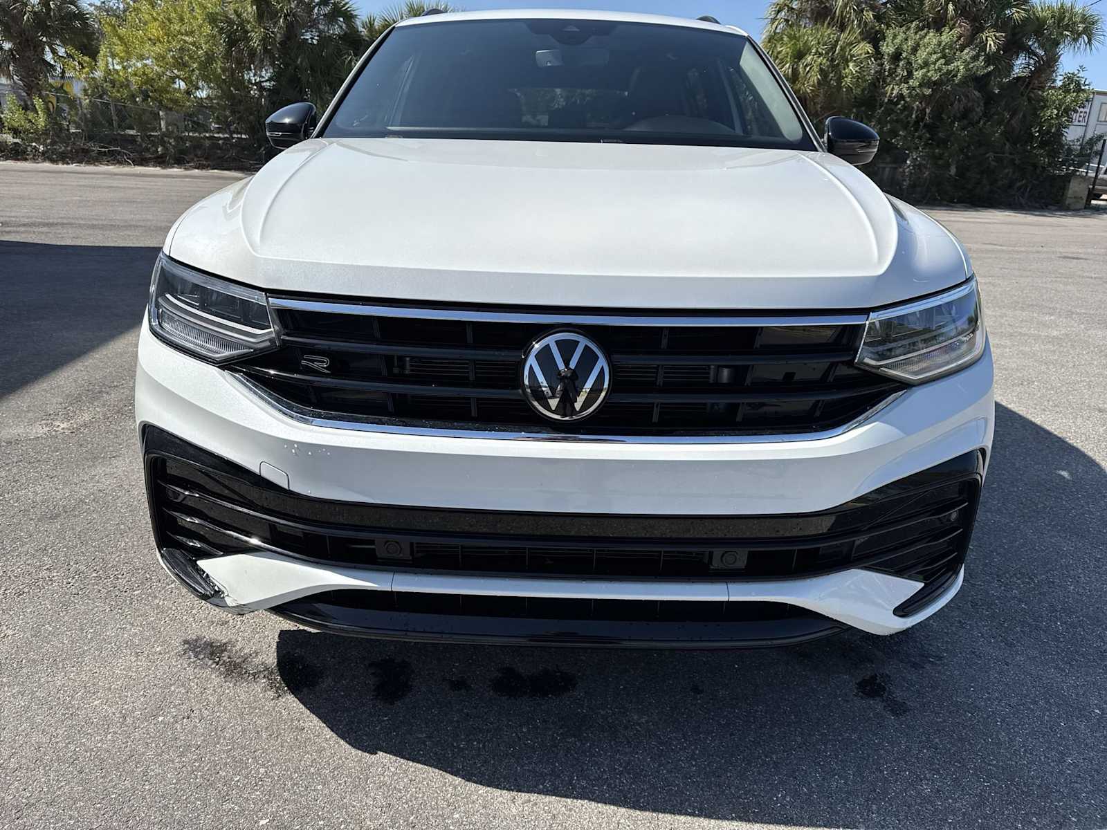 Thumbnail: 2023 Volkswagen Tiguan - 17