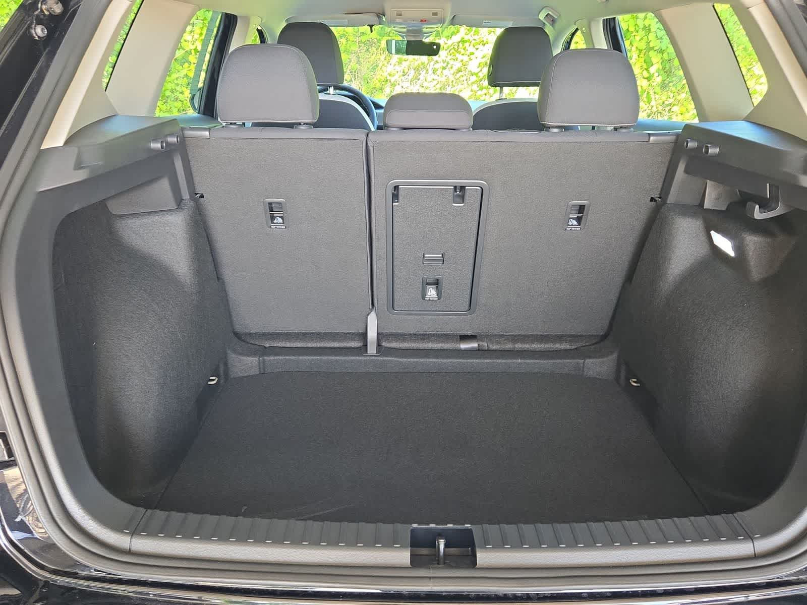 Thumbnail: 2025 Volkswagen Taos - 33