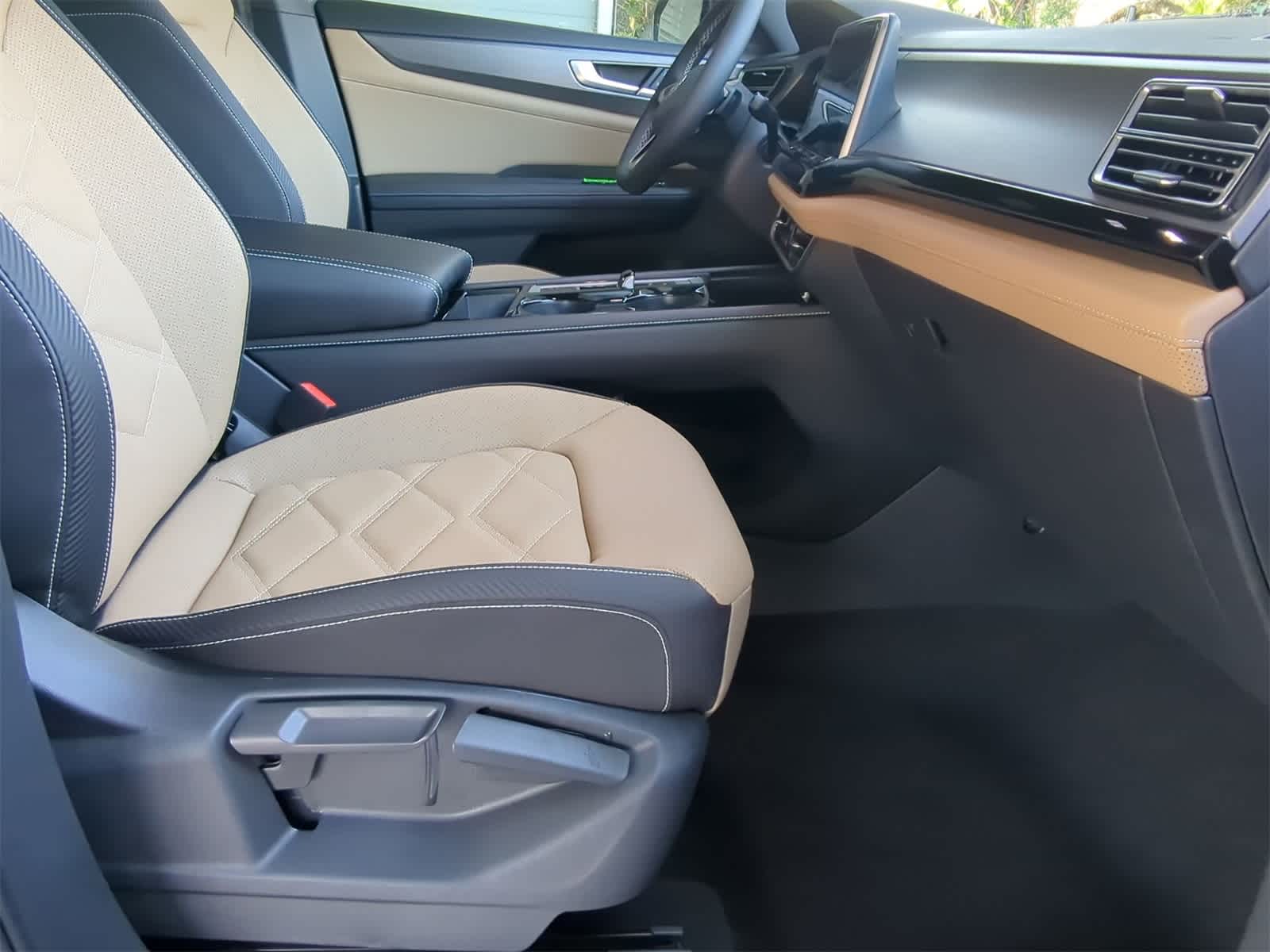 Thumbnail: 2025 Volkswagen Atlas - 21