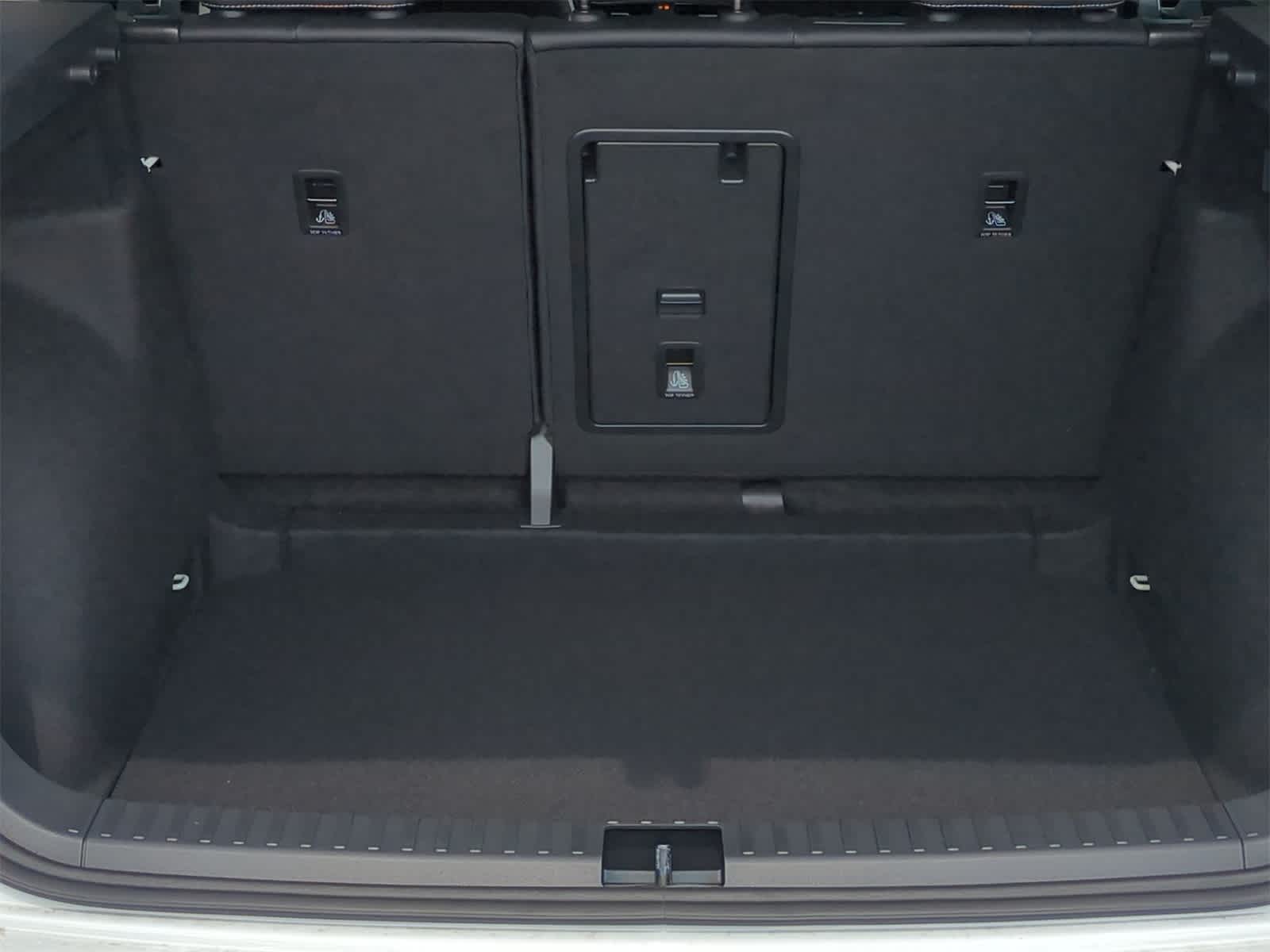 Thumbnail: 2025 Volkswagen Taos - 34