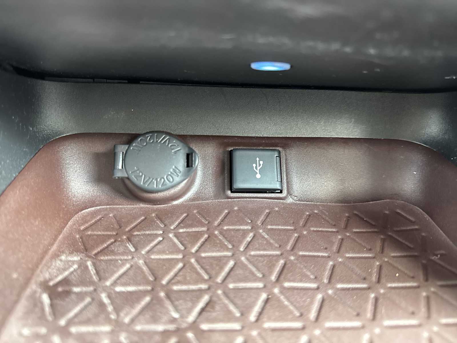 Thumbnail: 2020 Toyota RAV4 - 31