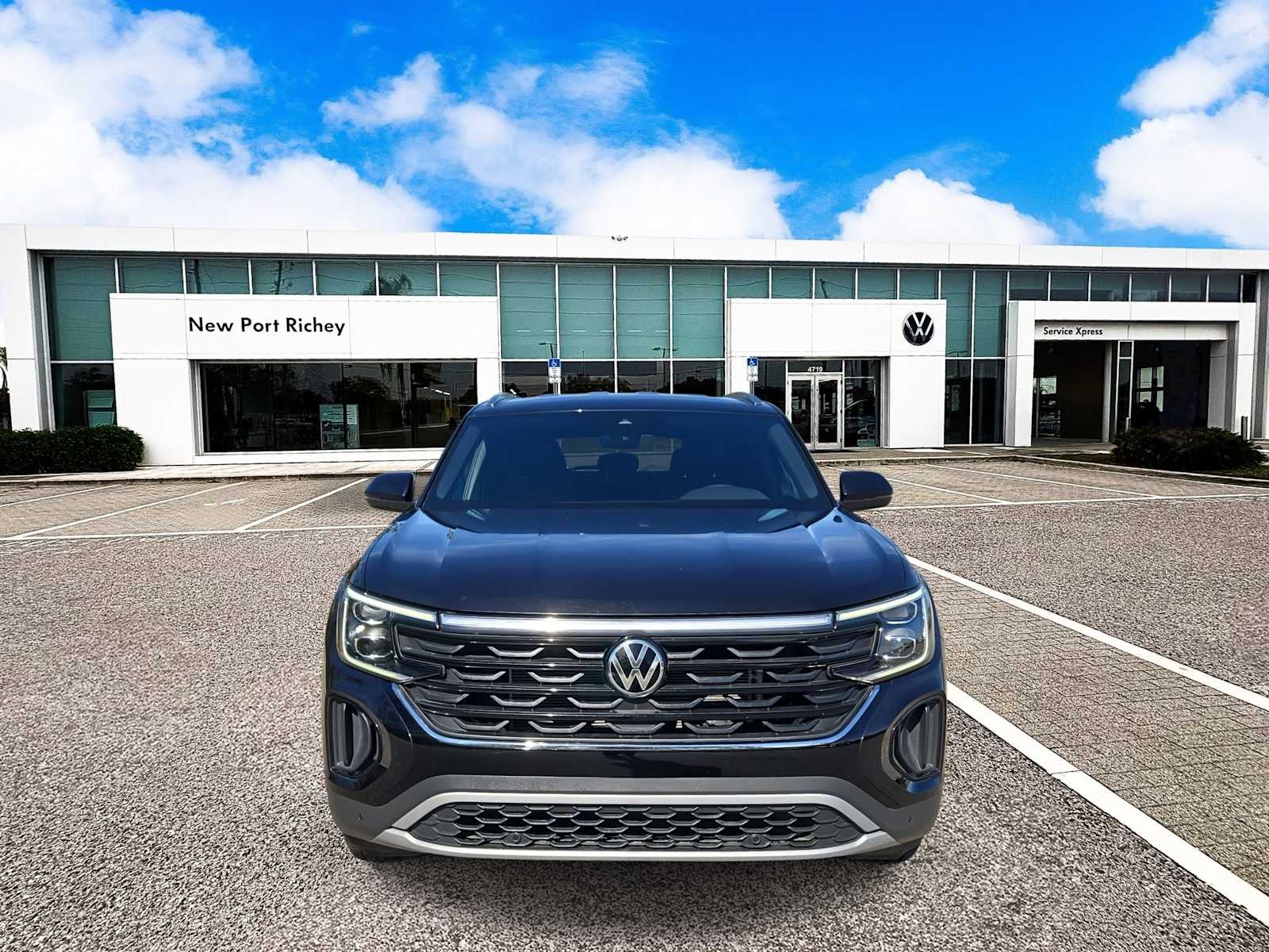 Thumbnail: 2024 Volkswagen Atlas - 3