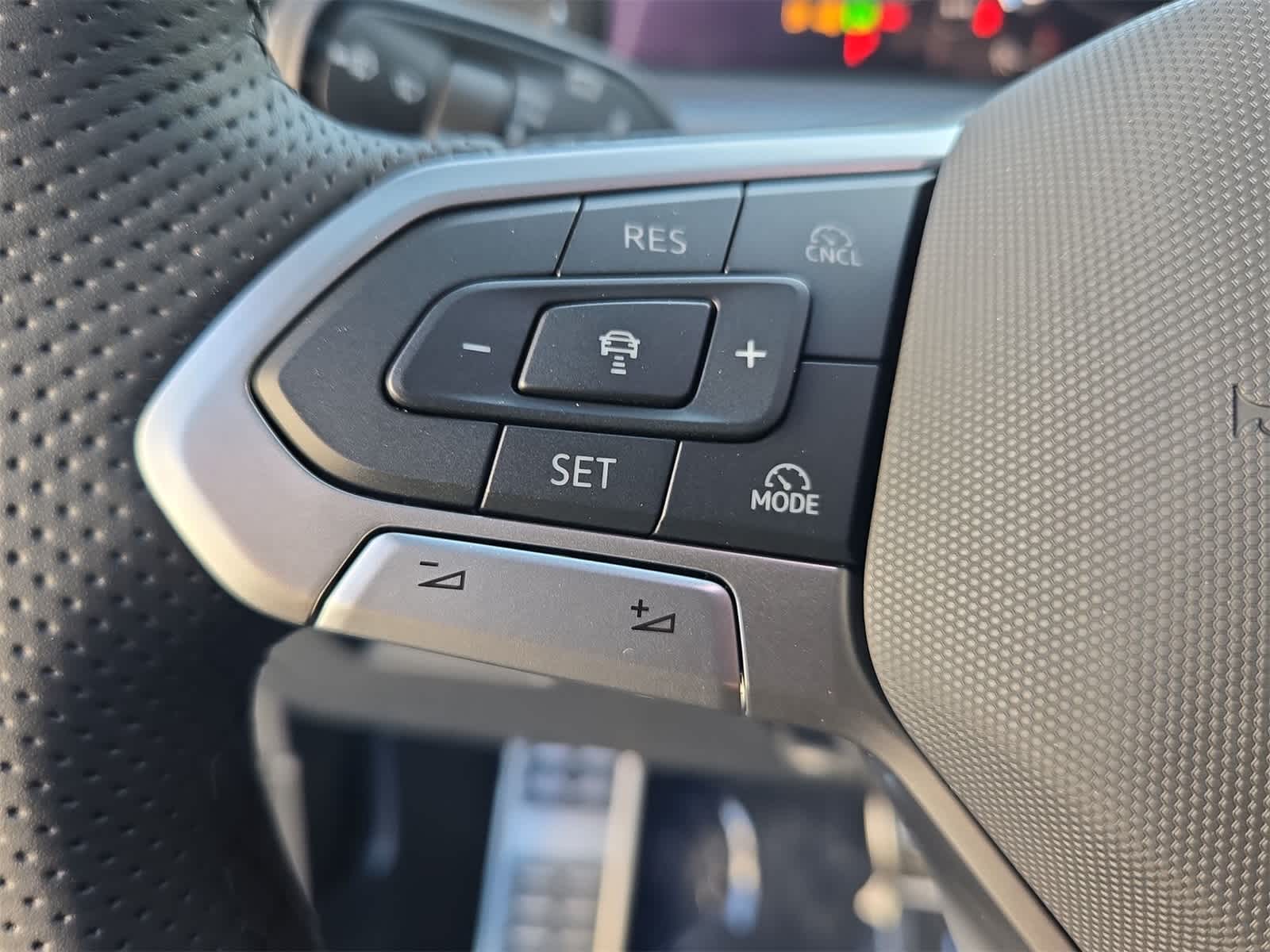 Thumbnail: 2025 Volkswagen Tiguan - 26