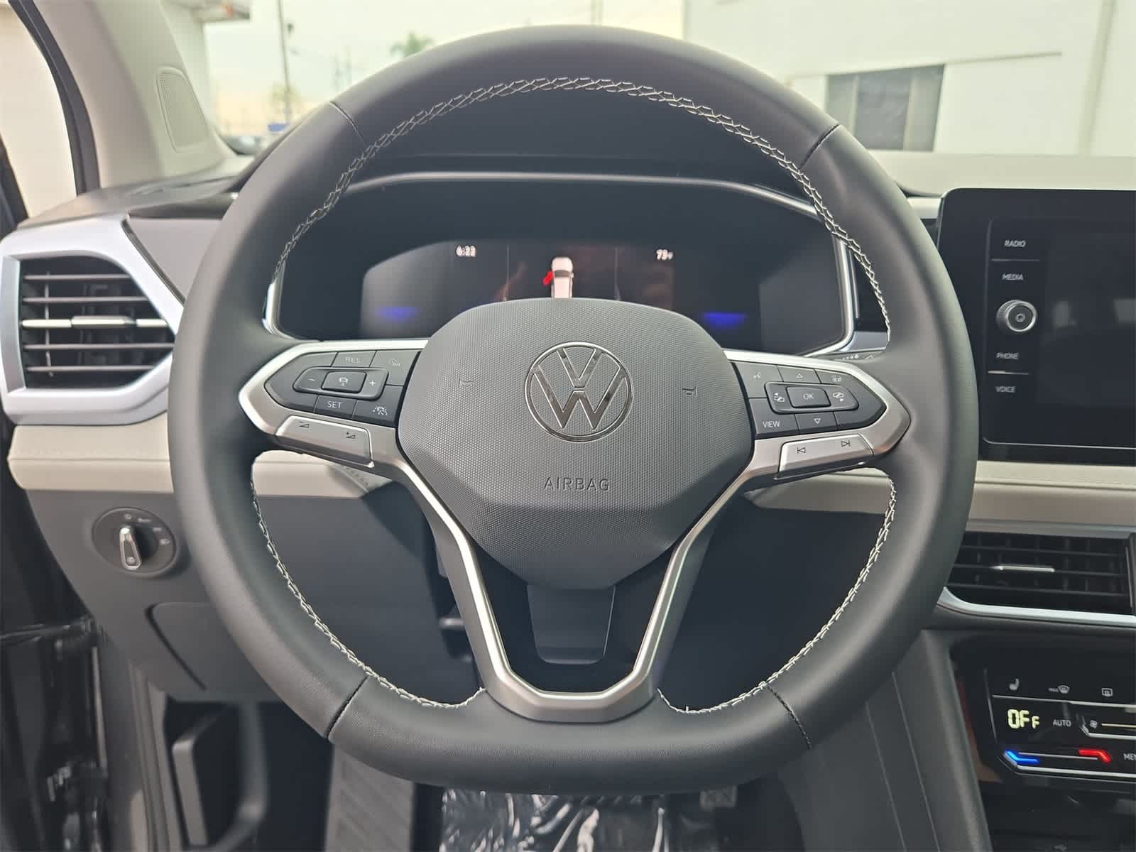 Thumbnail: 2025 Volkswagen Taos - 22