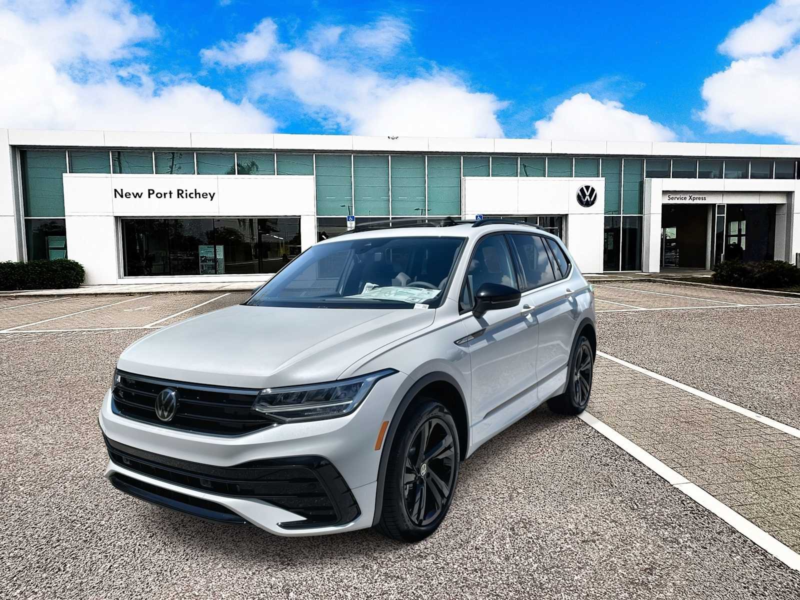 Thumbnail: 2023 Volkswagen Tiguan - 2