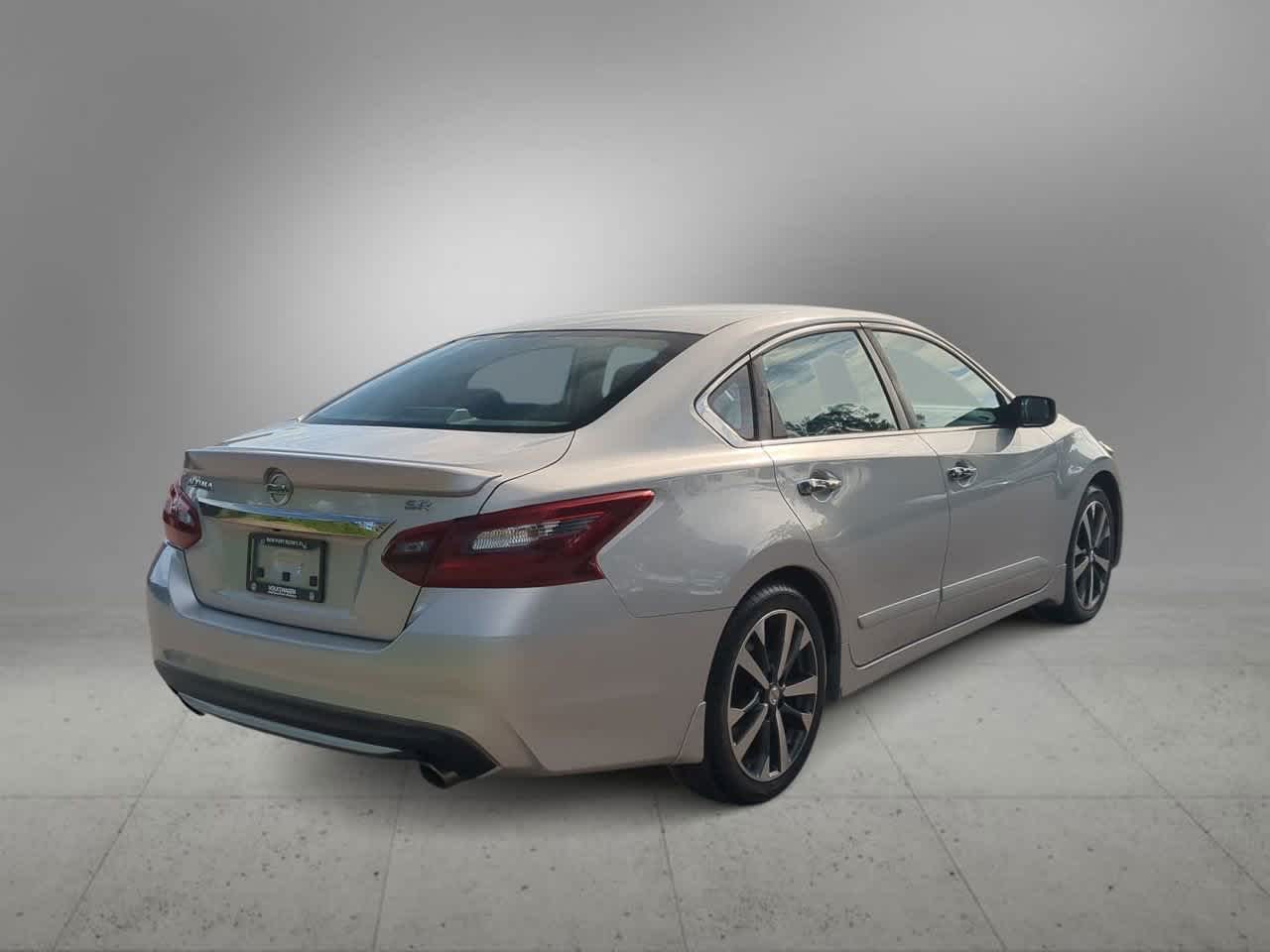 Thumbnail: 2017 Nissan Altima - 8