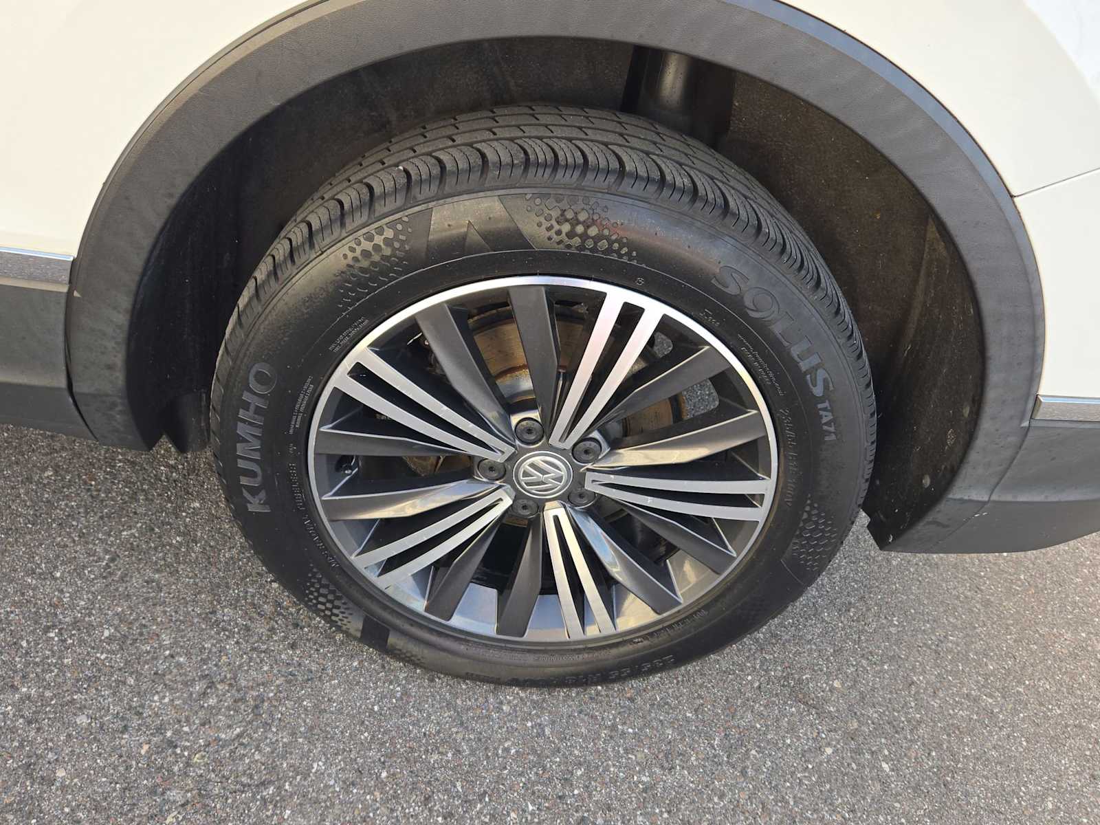 Thumbnail: 2018 Volkswagen Tiguan - 14