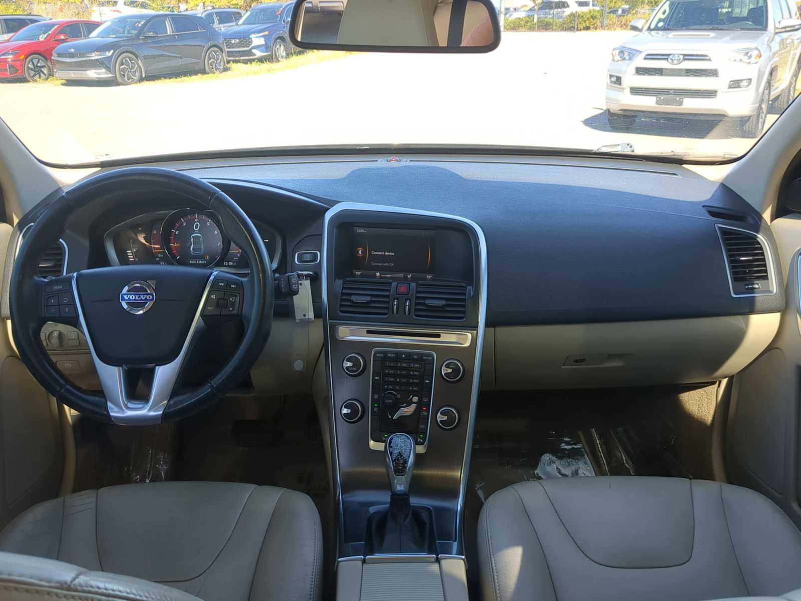 Thumbnail: 2015 Volvo XC60 - 15