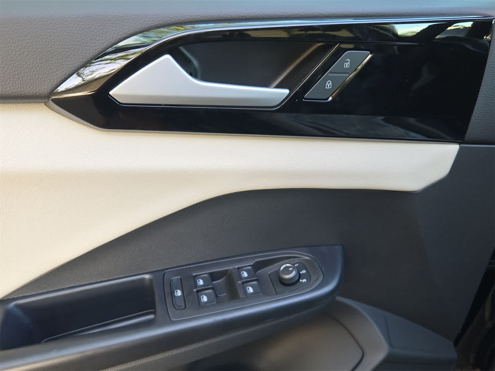 Thumbnail: 2025 Volkswagen Taos - 36