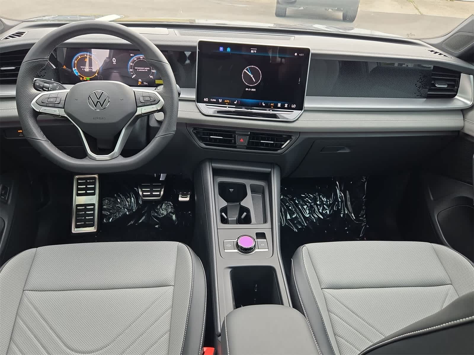 Thumbnail: 2025 Volkswagen Tiguan - 16