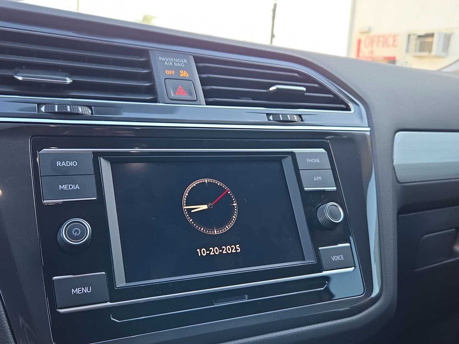 Thumbnail: 2023 Volkswagen Tiguan - 26