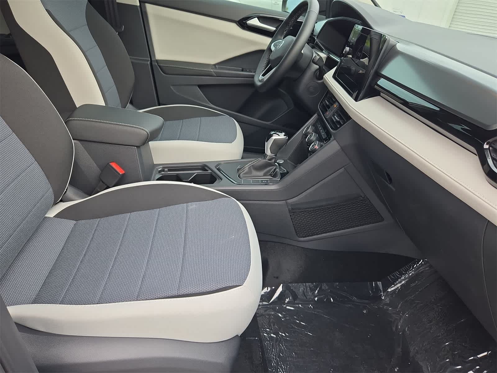 Thumbnail: 2025 Volkswagen Taos - 21