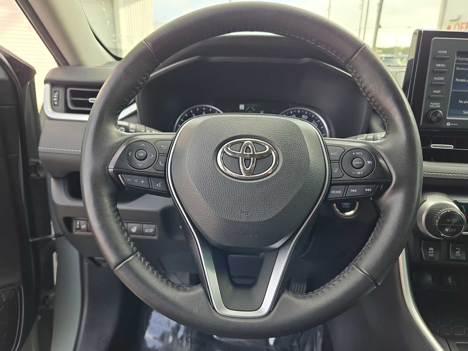 Thumbnail: 2022 Toyota RAV4 - 23