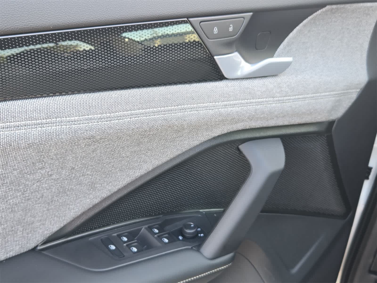 Thumbnail: 2025 Volkswagen Tiguan - 33