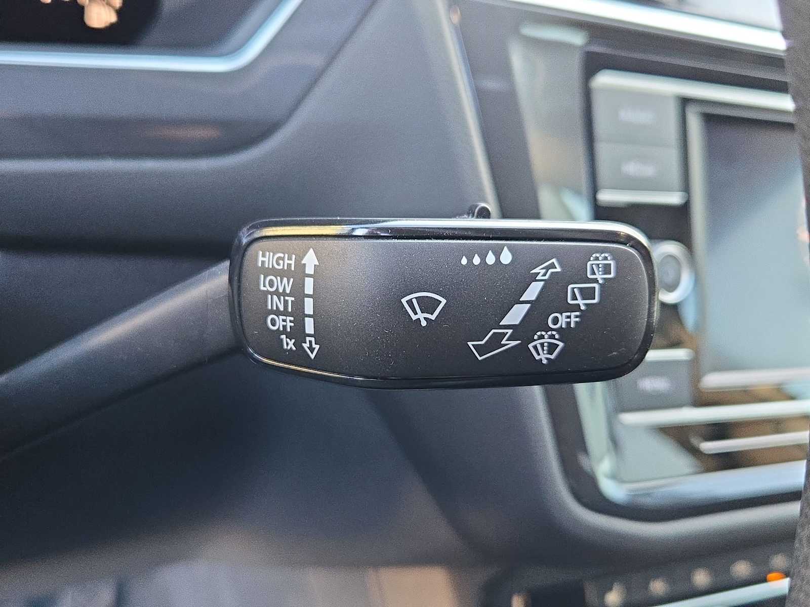 Thumbnail: 2023 Volkswagen Tiguan - 24