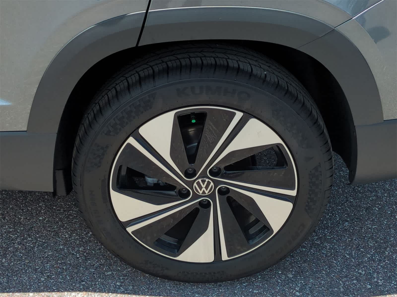 Thumbnail: 2025 Volkswagen Taos - 14