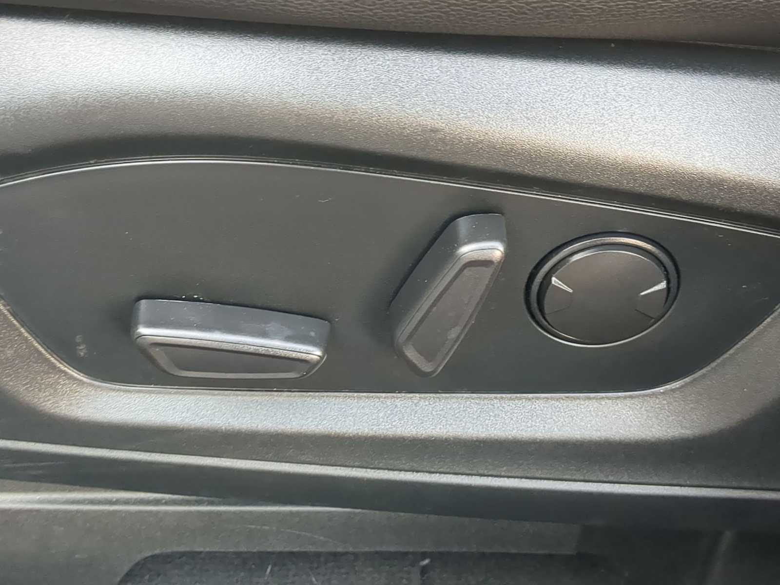 Thumbnail: 2022 Ford Explorer - 18