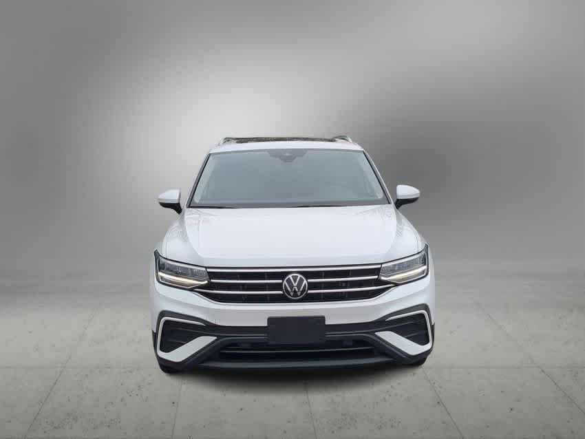 Thumbnail: 2023 Volkswagen Tiguan - 3