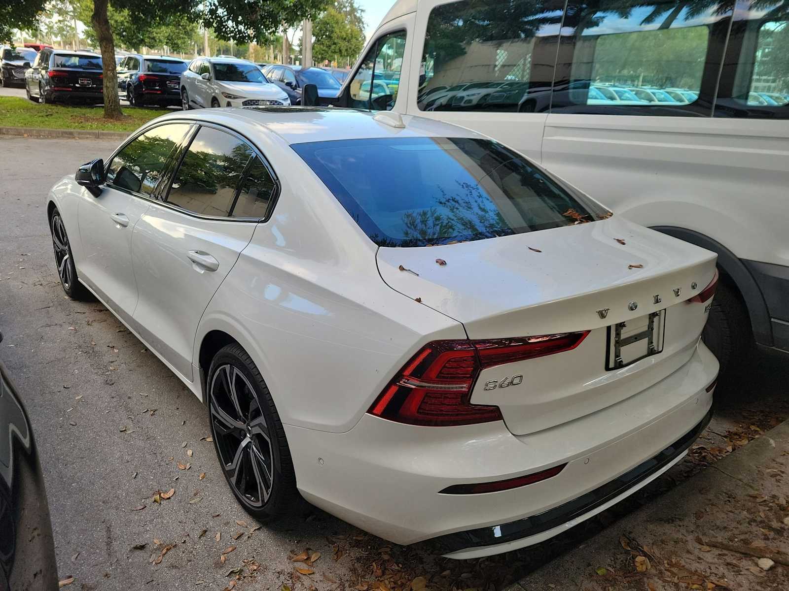 Thumbnail: 2023 Volvo S60 - 15